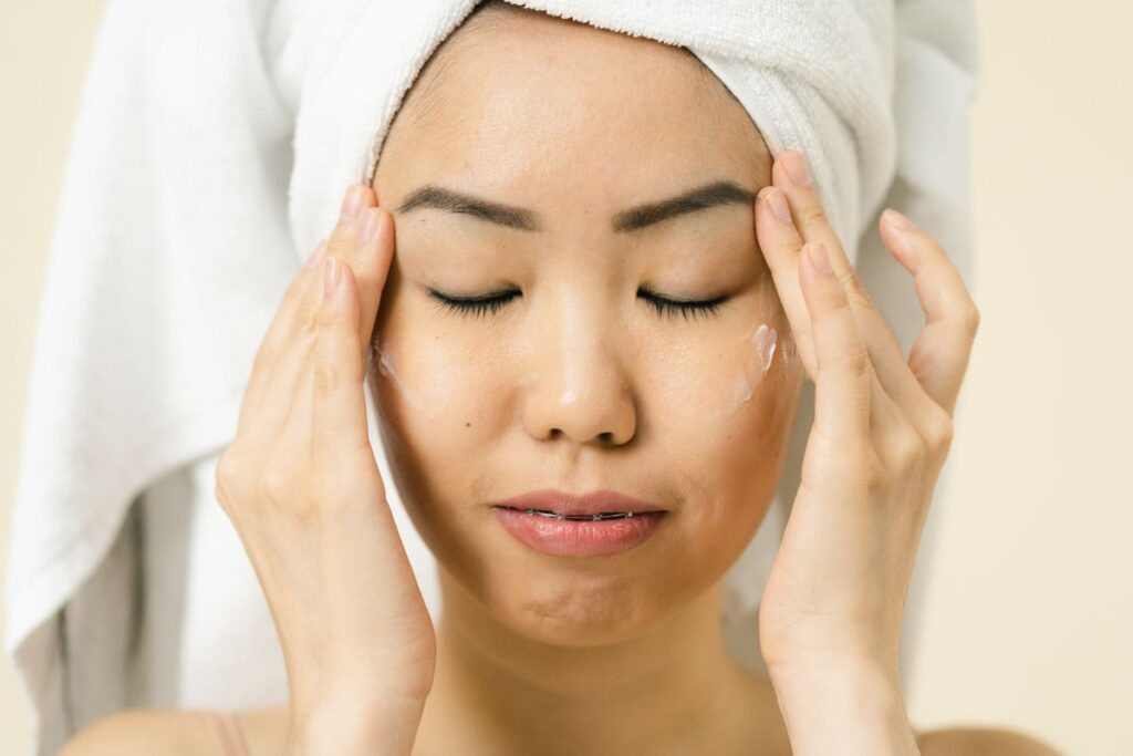 Hình ảnh minh họa: Nên dùng kem chống nắng SPF bao nhiêu? - SkinLab by Dr. Thục