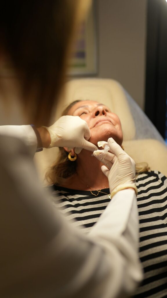 Hình ảnh minh họa: Trước và sau khi laser cần làm gì? - SkinLab by Dr. Thục
